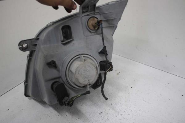 PHARE DROIT LDV MAXUS - Vue 2